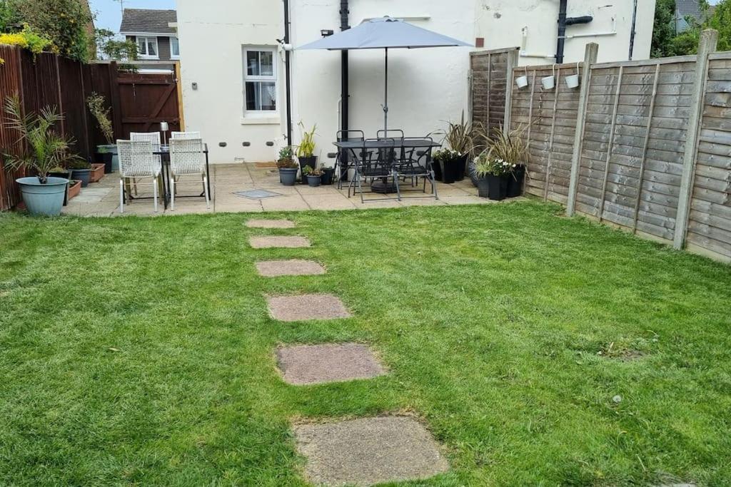 הוילה Entire House With Garden & Parking Nr Ashford Int מראה חיצוני תמונה