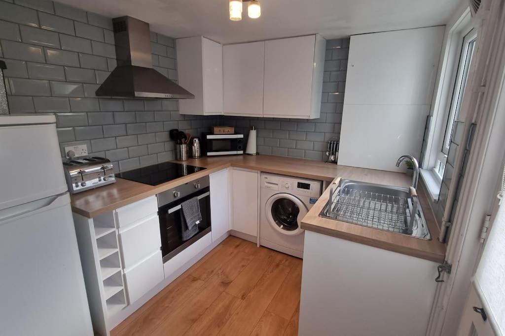 הוילה Entire House With Garden & Parking Nr Ashford Int מראה חיצוני תמונה