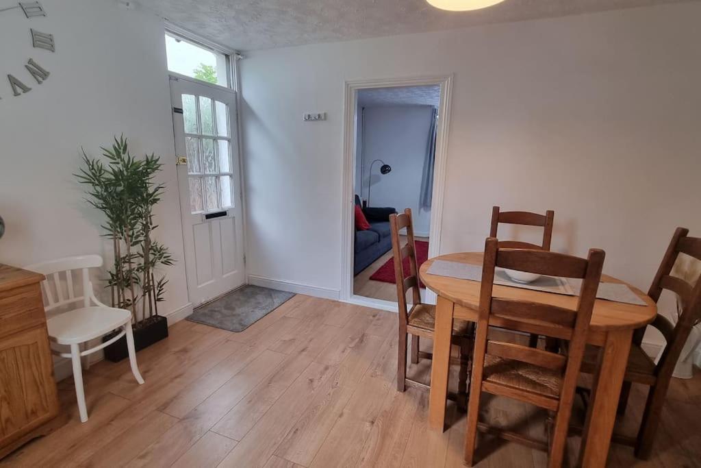 הוילה Entire House With Garden & Parking Nr Ashford Int מראה חיצוני תמונה