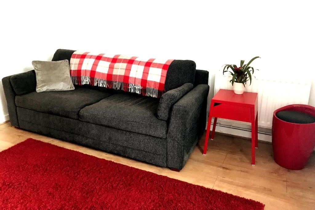 הוילה Entire House With Garden & Parking Nr Ashford Int מראה חיצוני תמונה