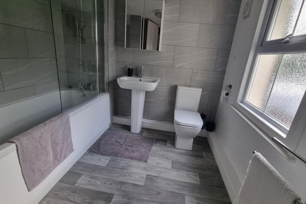 הוילה Entire House With Garden & Parking Nr Ashford Int מראה חיצוני תמונה
